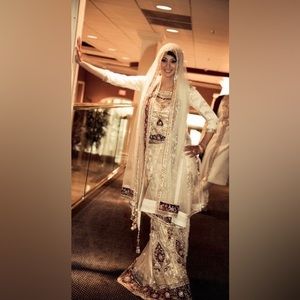 Stunning Bridal Dress - 4 piece